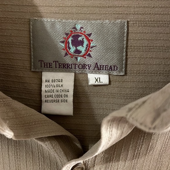 Vintage the territory ahead long sleeved shirt size XL 100% silk - Picture 2 of 6